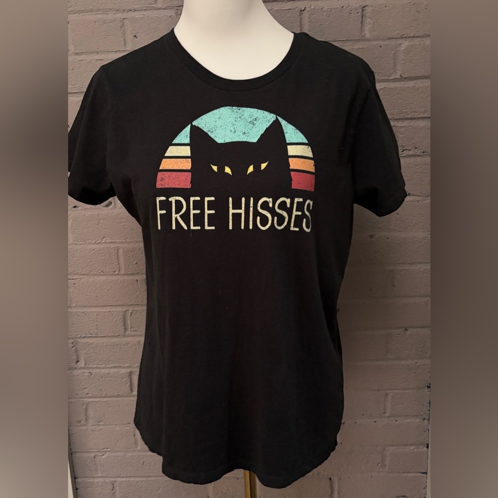 Black 'Free Hisses' Cat Graphic T-Shirt M -L